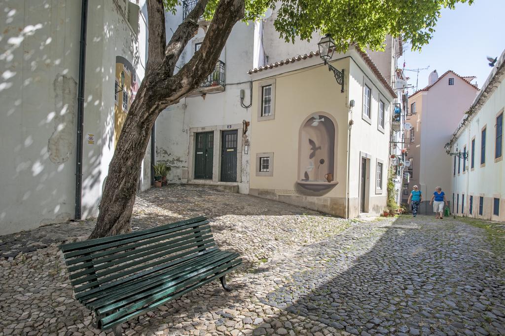 TRAVEL LIKE A LOCAL, ALFAMA! Deolinda Cosy Home&Amazing View Lisboa Dış mekan fotoğraf